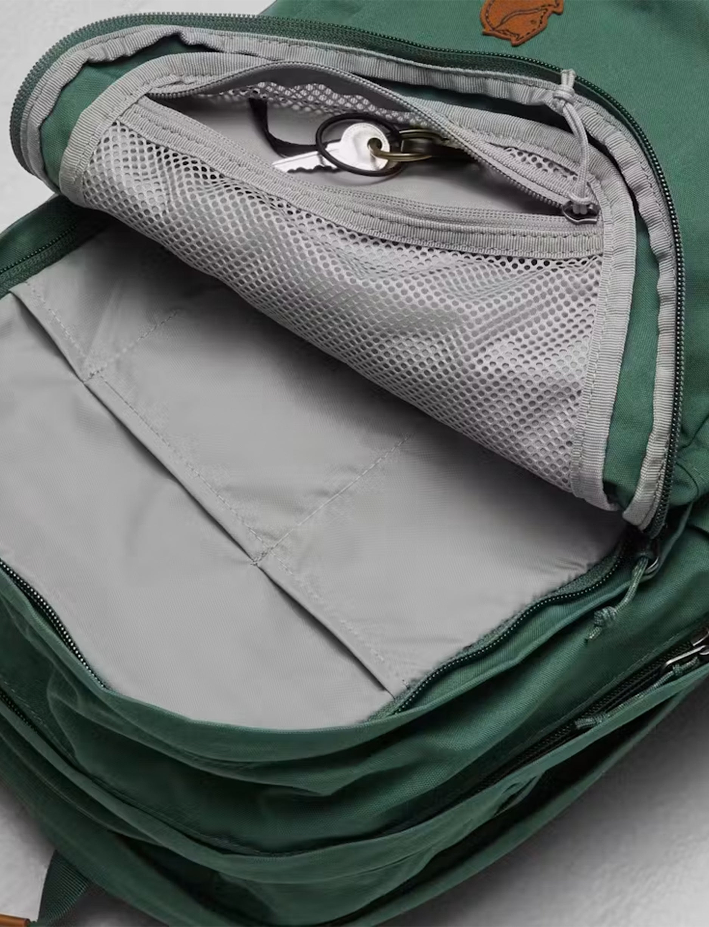 Kanken Raven 20" BackPack - תיק גב קנקן 20 ליטר