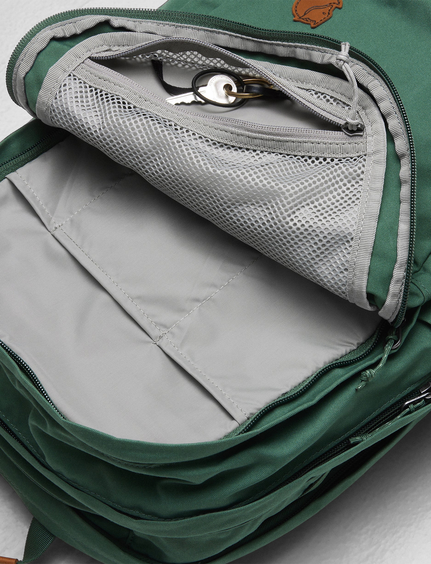 Kanken Raven 28" BackPack - תיק גב קנקן 28 ליטר