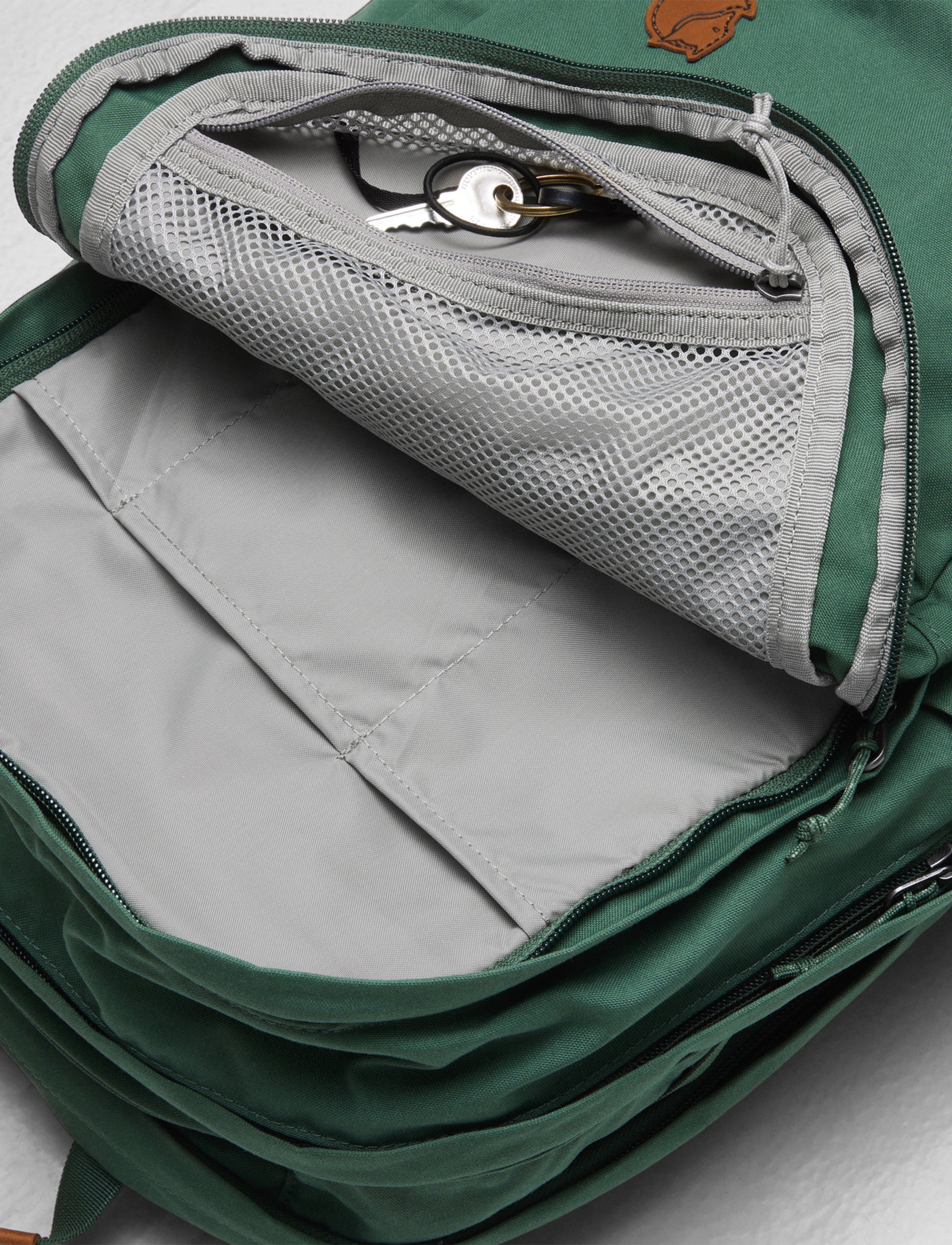 Kanken Raven 28" BackPack - תיק גב קנקן 28 ליטר