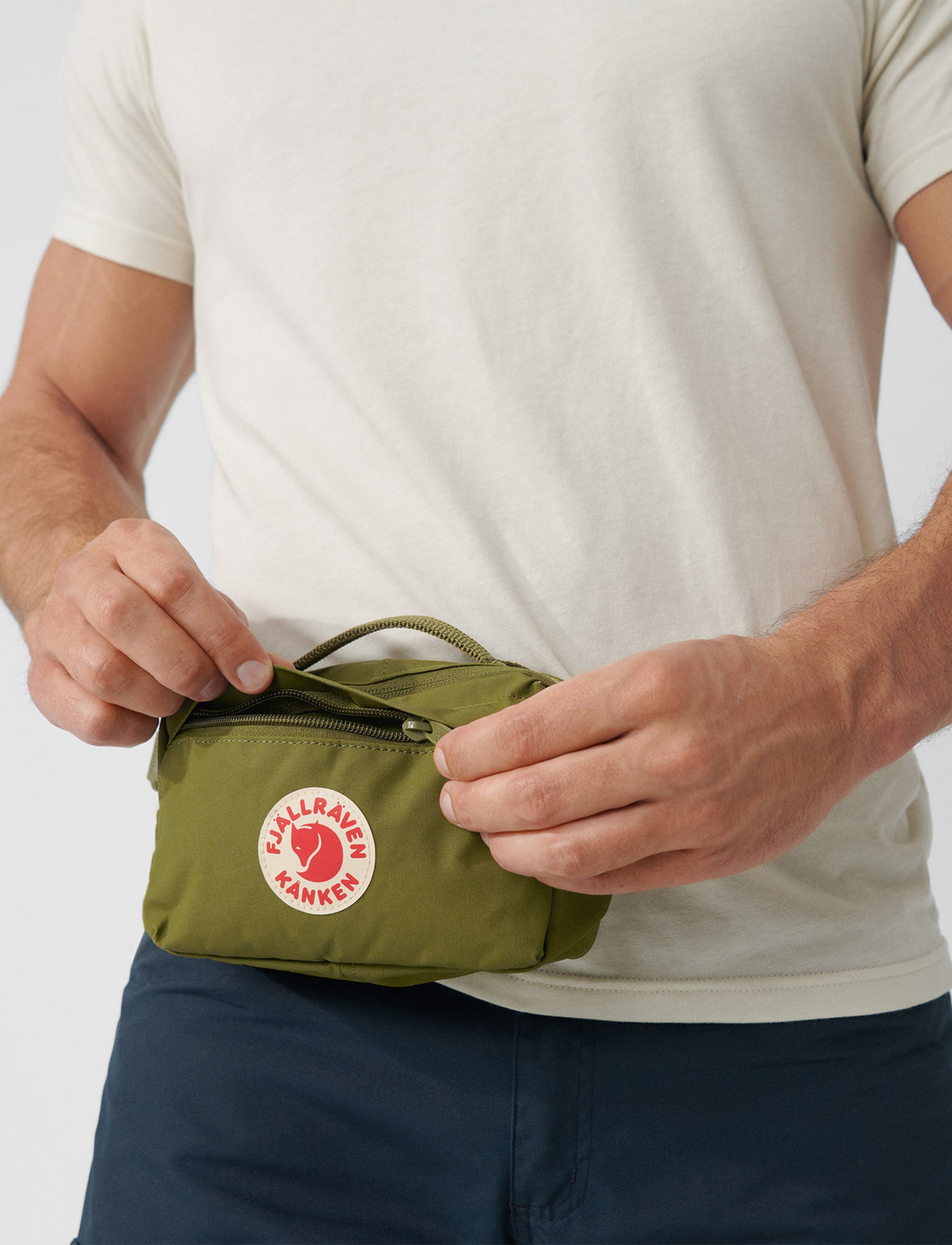 Fjallraven Kanken Hip Pack - מותנית/פאוץ קאן קן 2 ליטר