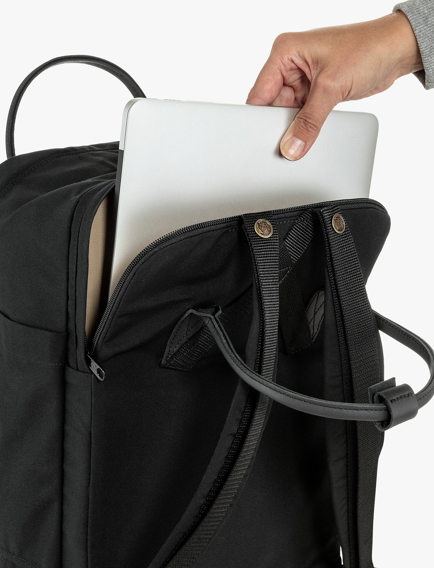 Fjallraven Kanken No. 2 Black Laptop -  תיק קנקן 15 ליטר בצבע שחור