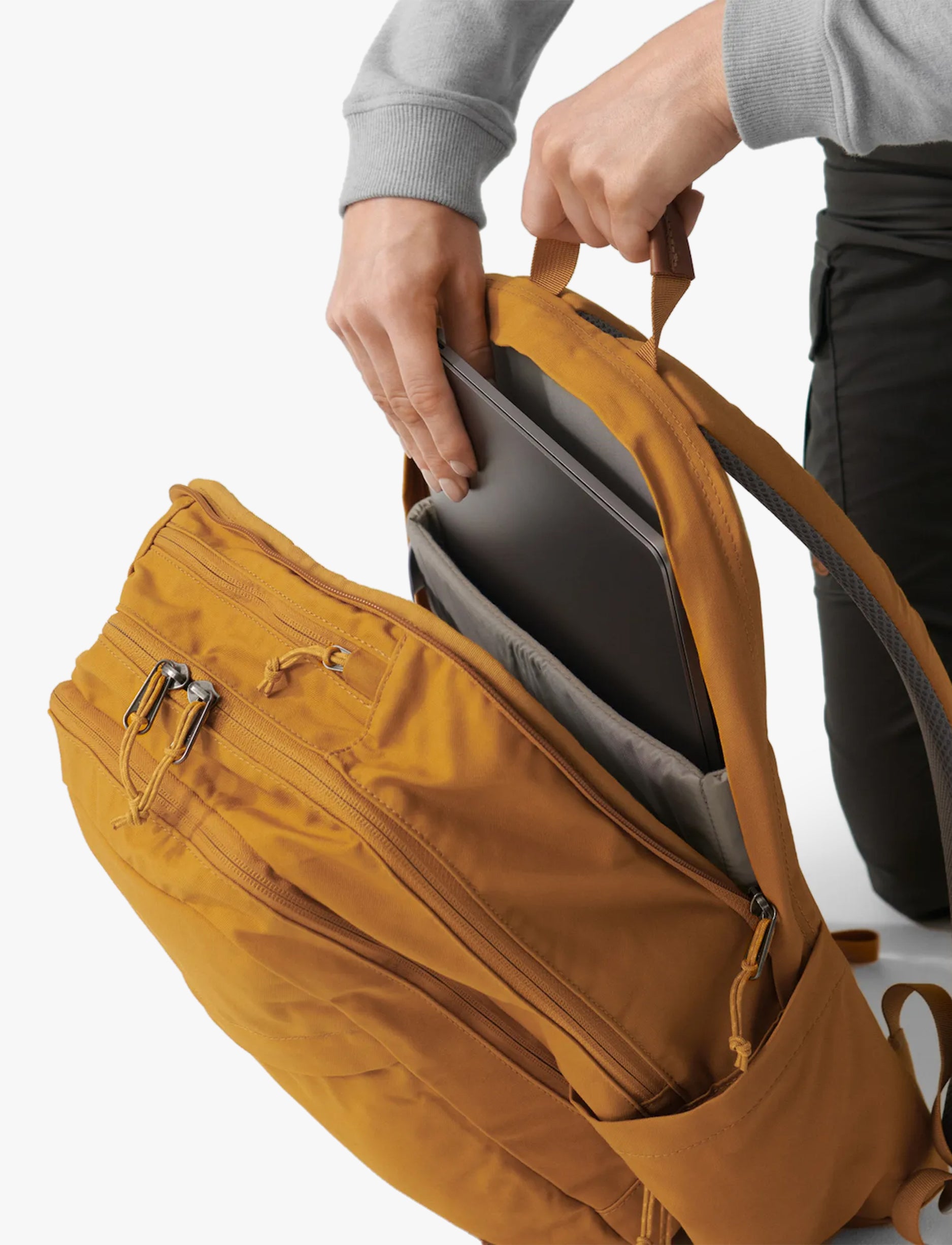 Fjallraven Kanken Raven 28 26052 - תיק גב קנקן 28 ליטר