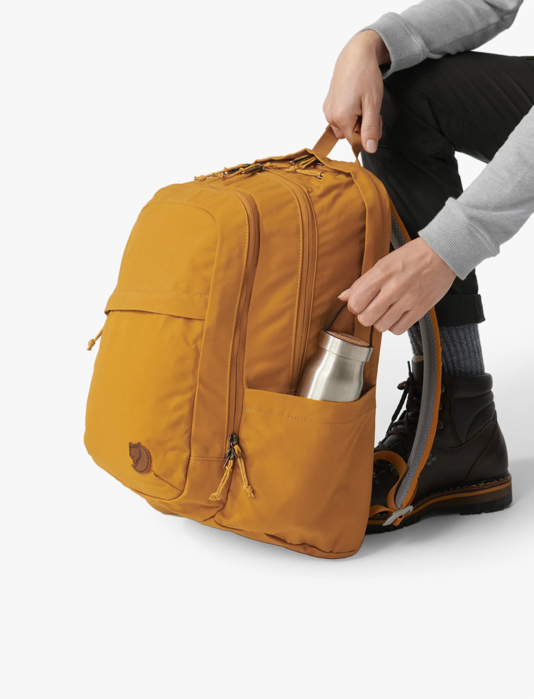 Fjallraven Kanken Raven 28 26052 - תיק גב קנקן 28 ליטר