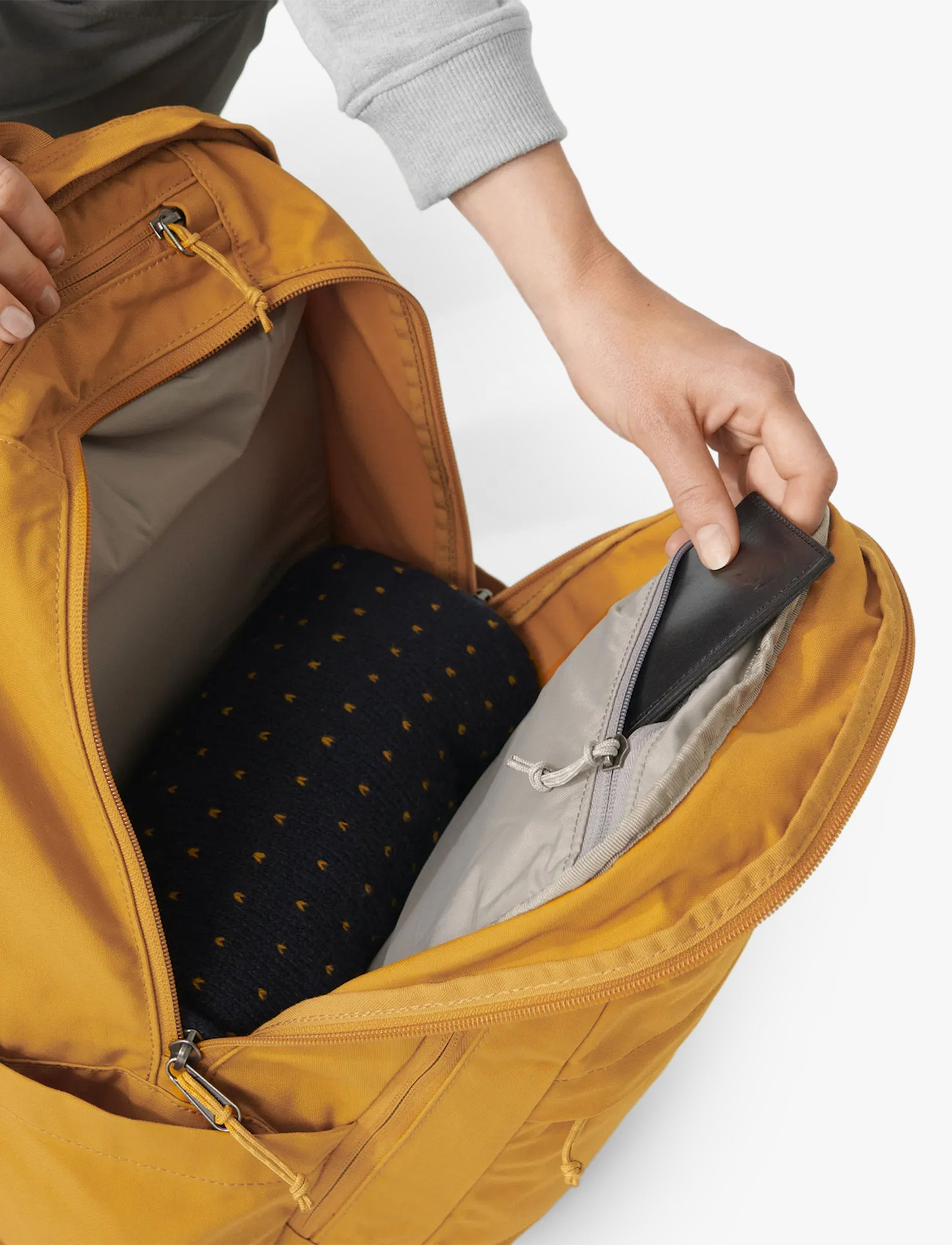 Fjallraven Kanken Raven 28 26052 - תיק גב קנקן 28 ליטר