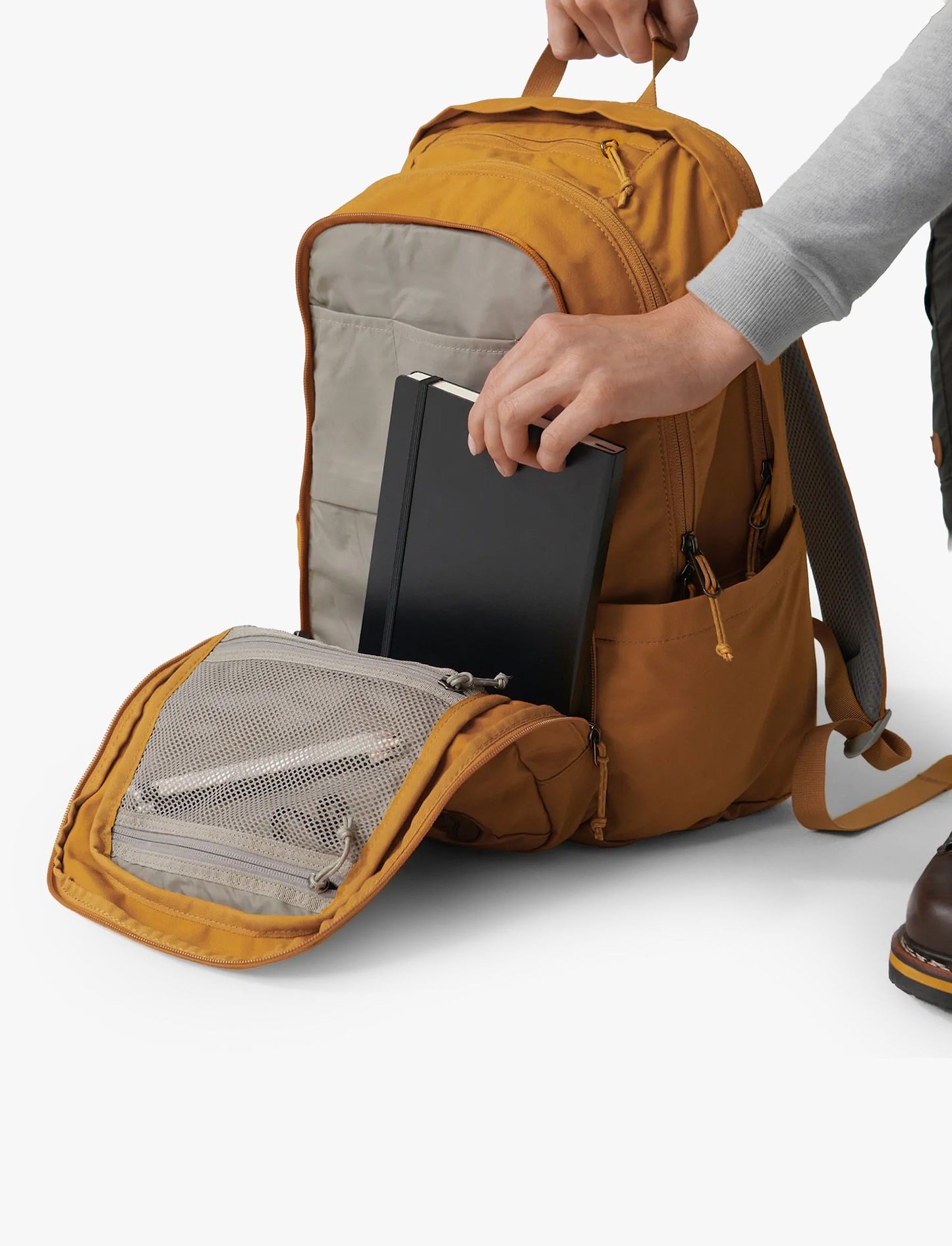 Fjallraven Kanken Raven 28 26052 - תיק גב קנקן 28 ליטר