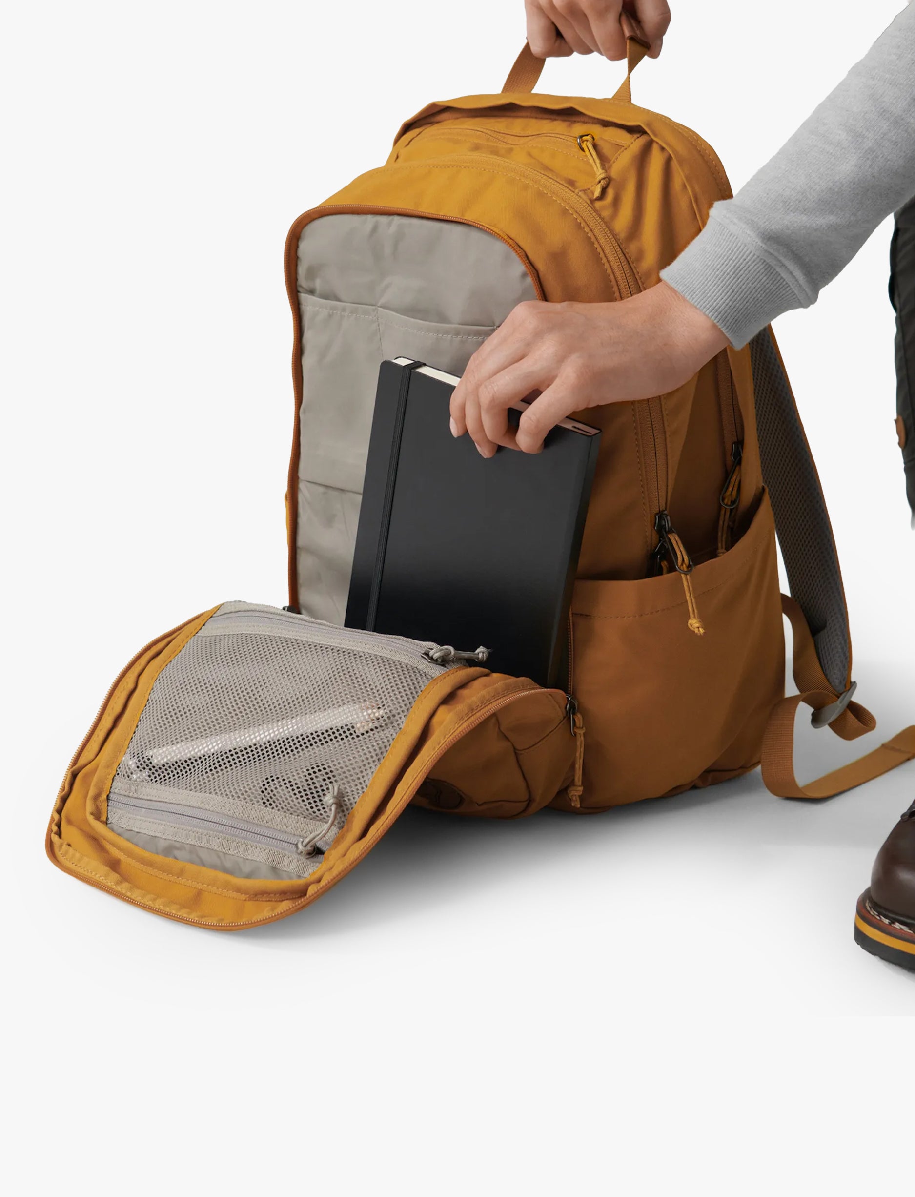 Fjallraven Kanken Raven 28 26052 - תיק גב קנקן 28 ליטר