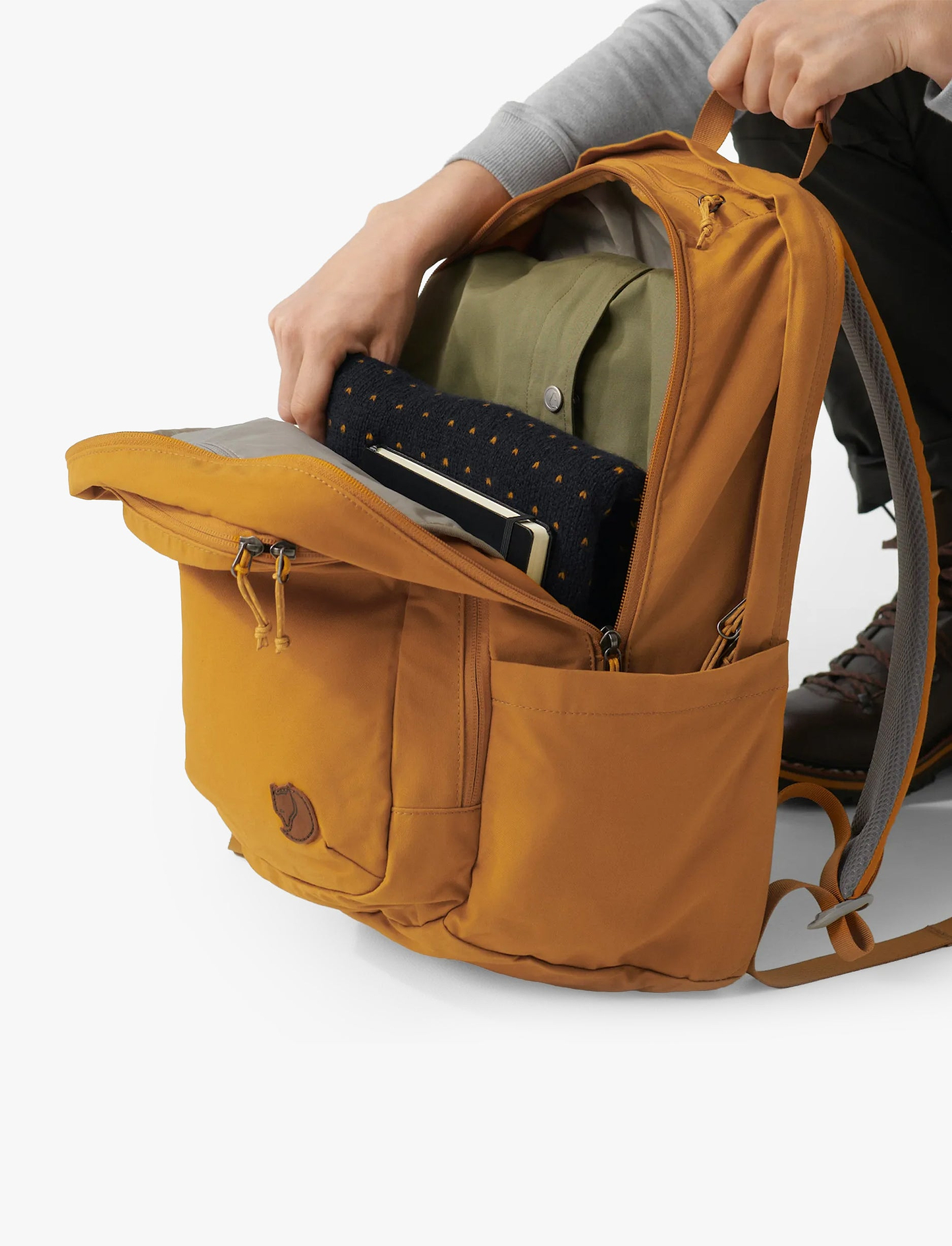 Fjallraven Kanken Raven 28 26052 - תיק גב קנקן 28 ליטר