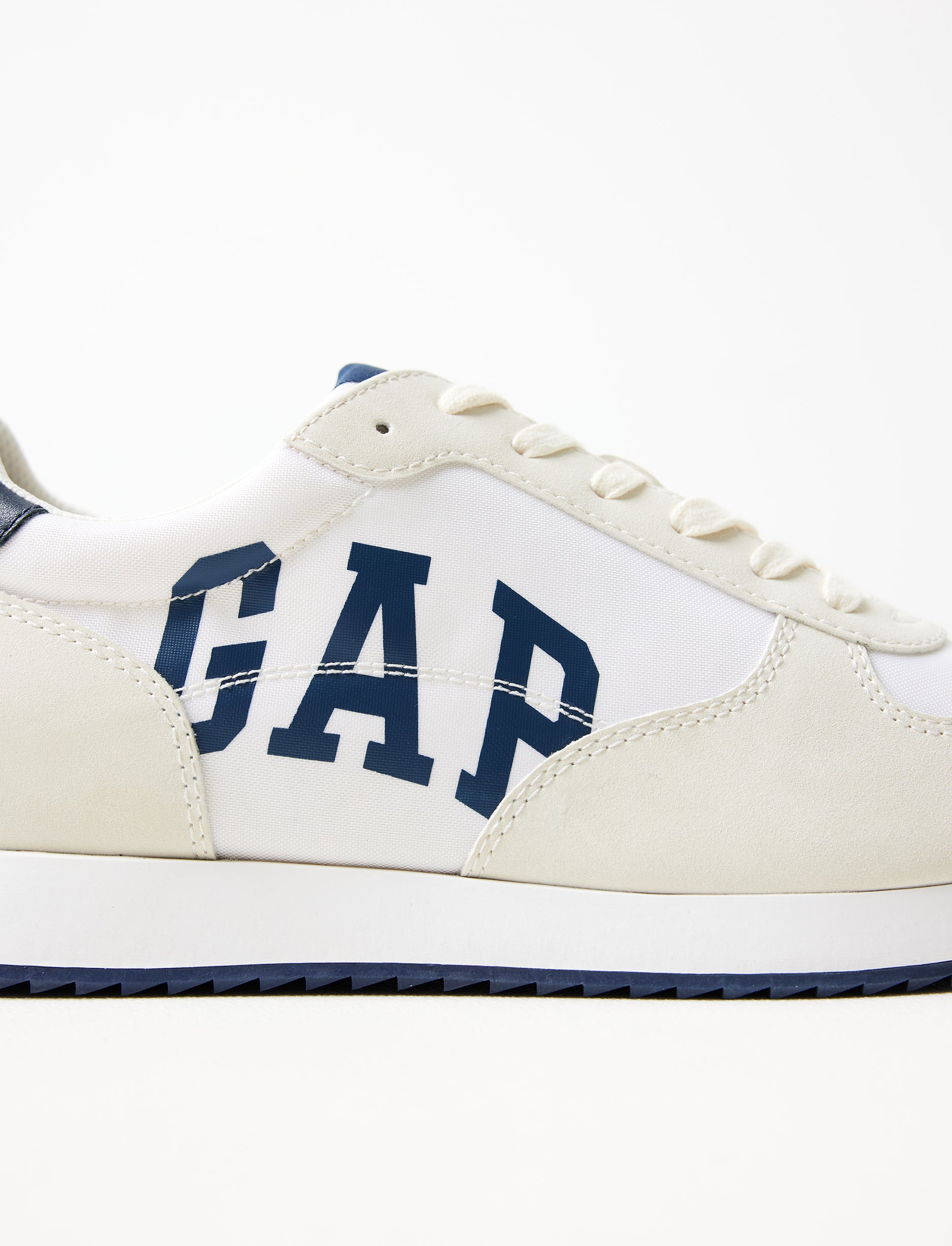Gap Nashville - נעלי סניקרס גאפ לילדים בצבע לבן