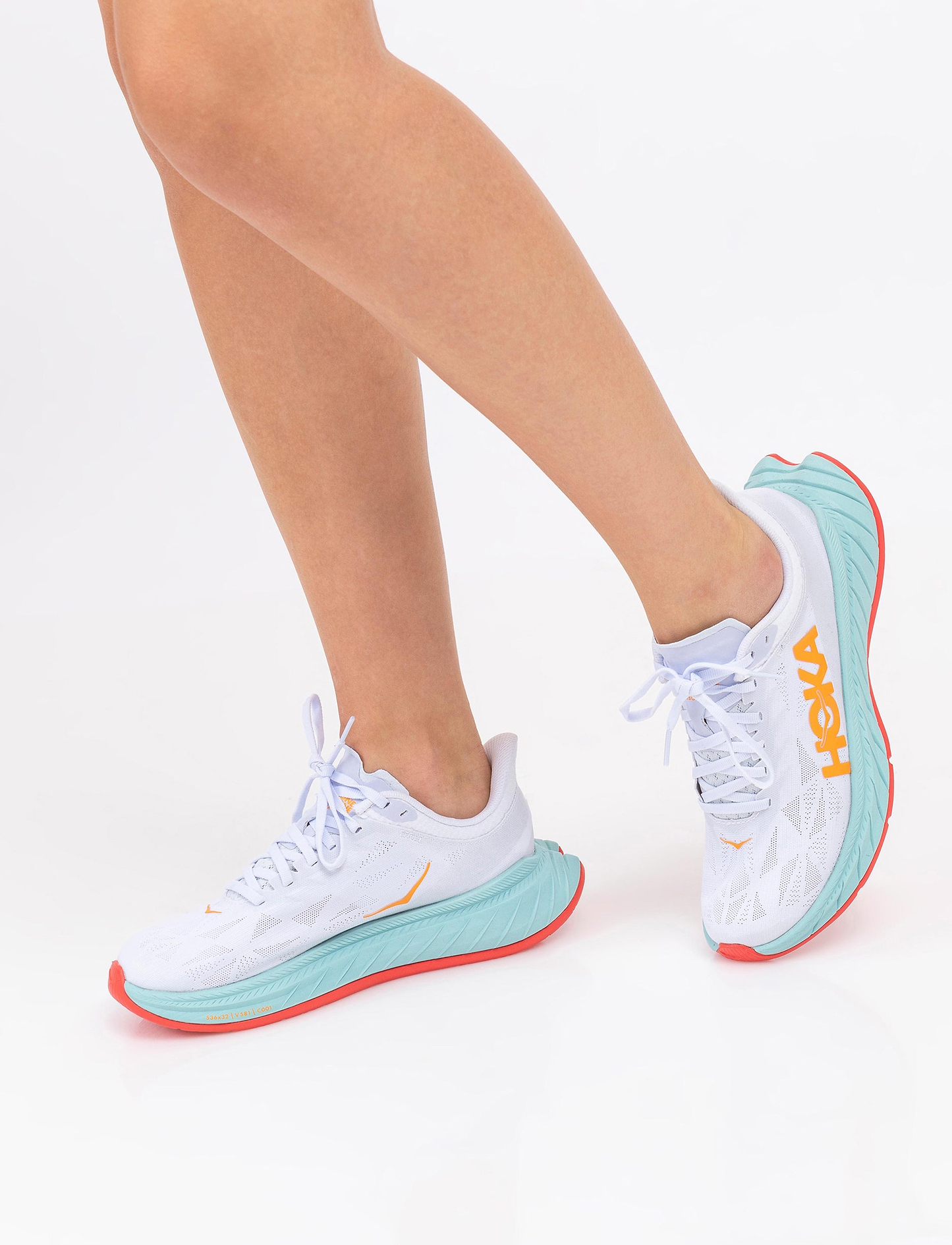 Hoka Carbon X2 - נעלי ספורט לנשים הוקה קרבון איקס 2 בצבע לבן/תכלת/כתום