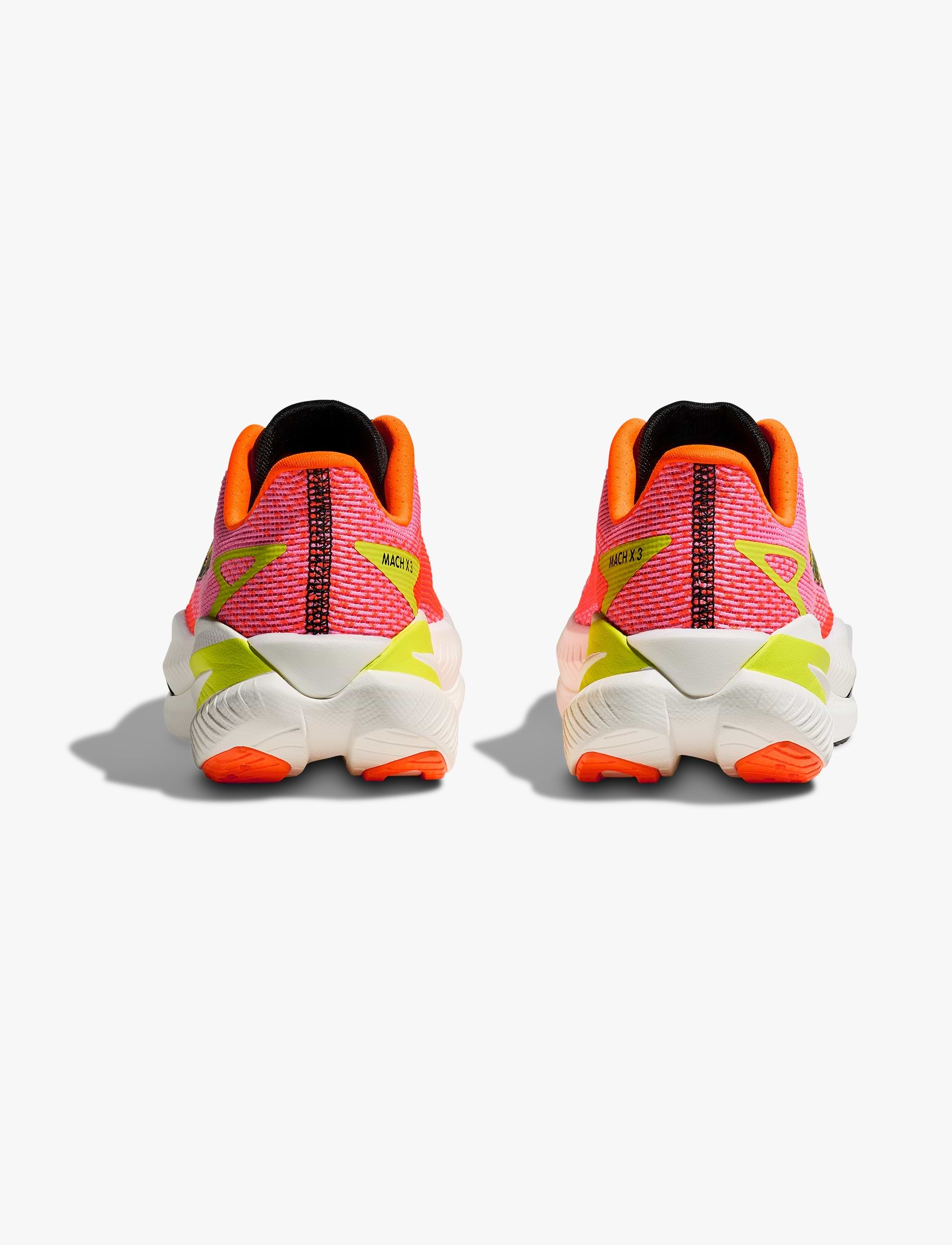 HOKA MACH X 3 - נעלי ספורט לנשים הוקה מאכ איקס בצבע רוז נאון/כתום נאון