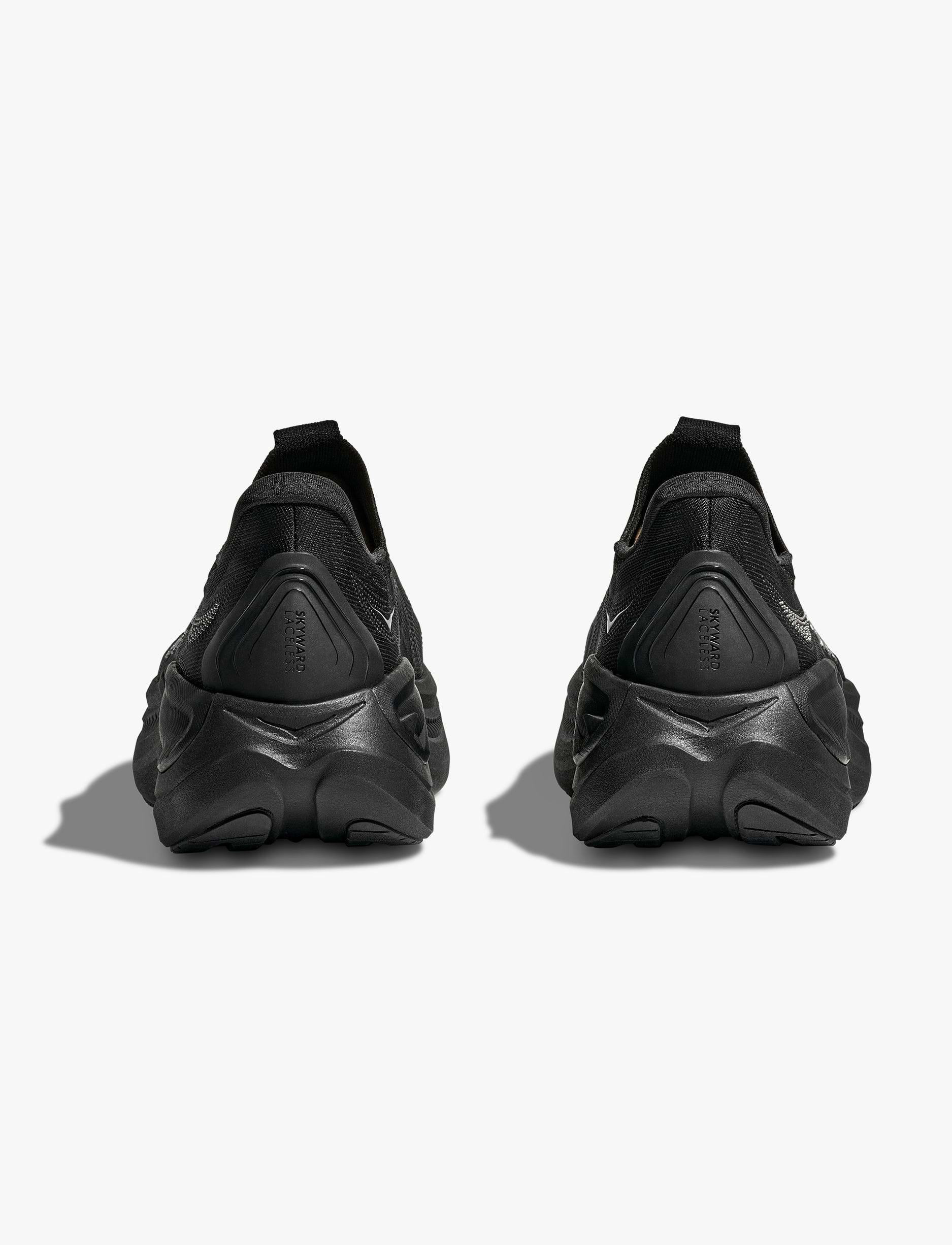 HOKA Skyward Laceless - נעלי התאוששות הוקה סקייווארד לייסלס לגברים בצבע שחור/שחור