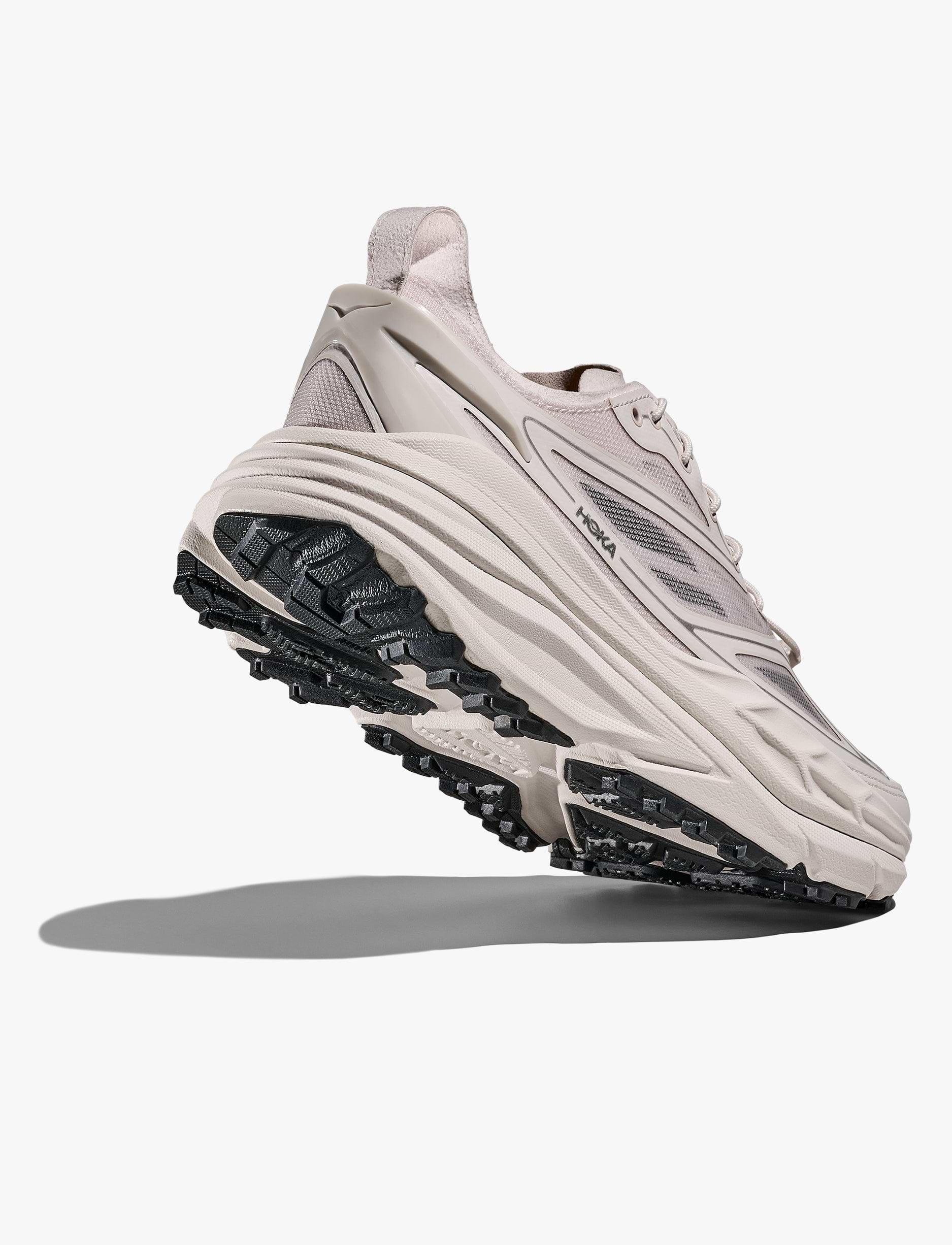 HOKA STINSON ONE7 - נעלי הוקה סטינסון בצבע גרוט/כסף