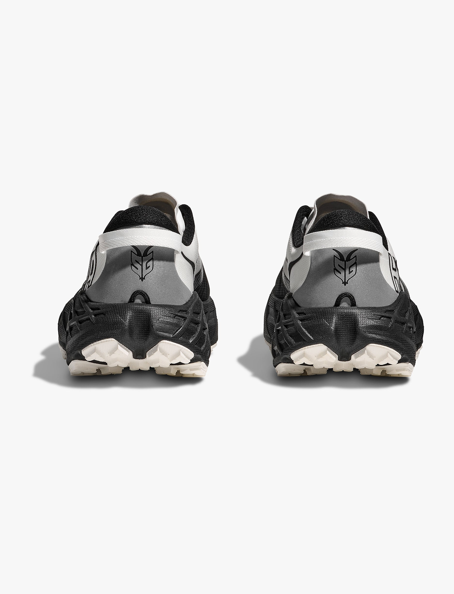 HOKA SPEEDGOAT 7 WIDE - נעלי ספורט נשים ספידגוט 7 רחבות בצבע שחור/לבן