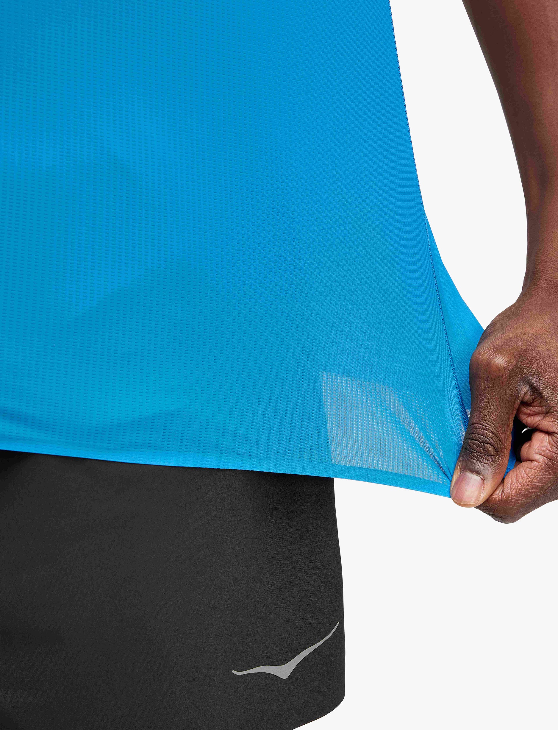 M AIROLITE RUN SHORT SLEEVE - חולצת ריצה לגברים טי אירולייט - שרוול קצר