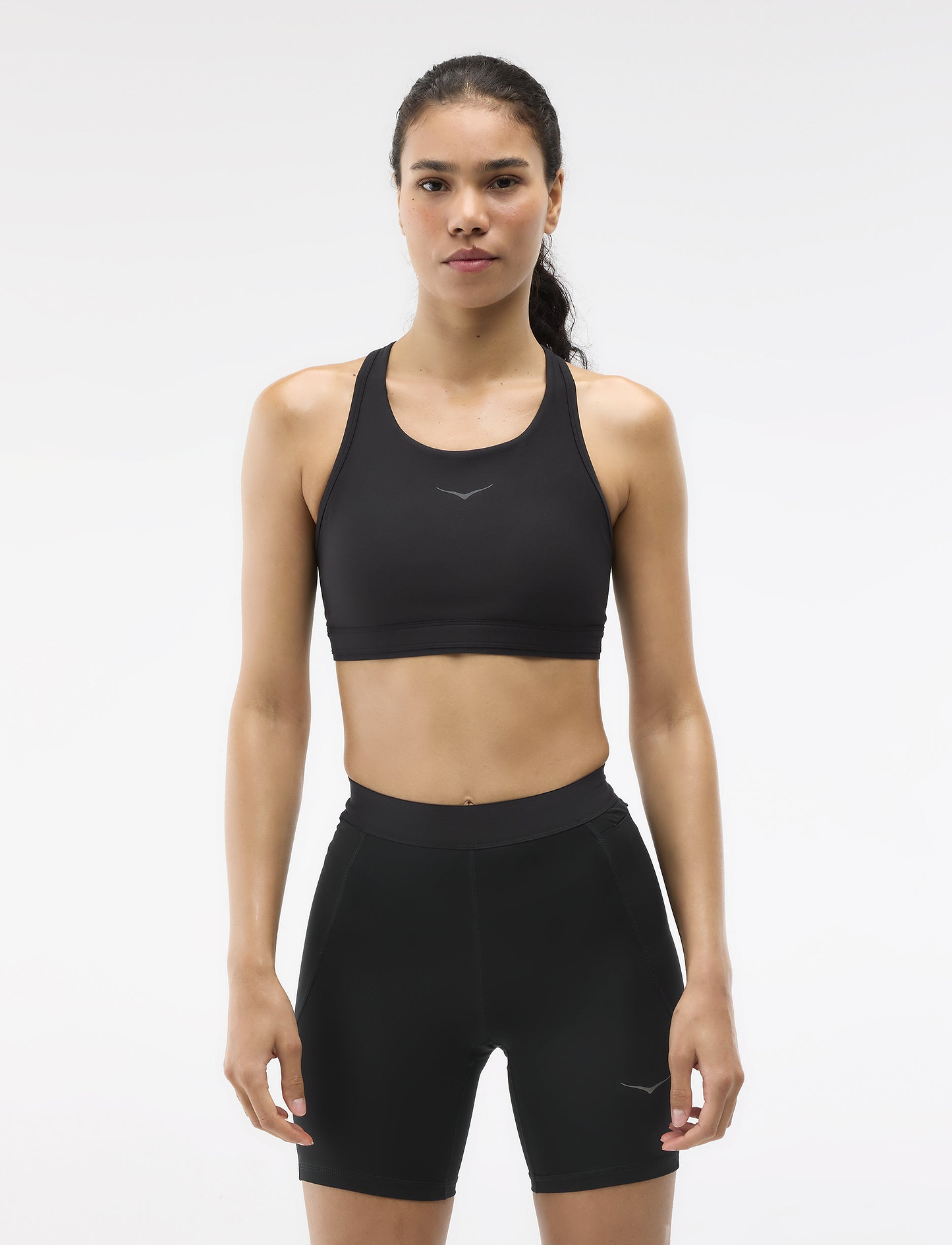 HOKA W HUPANA SPORTS BRA REMOVABLECUP - גוזיית ספורט הוקה לנשים בצבע שחור