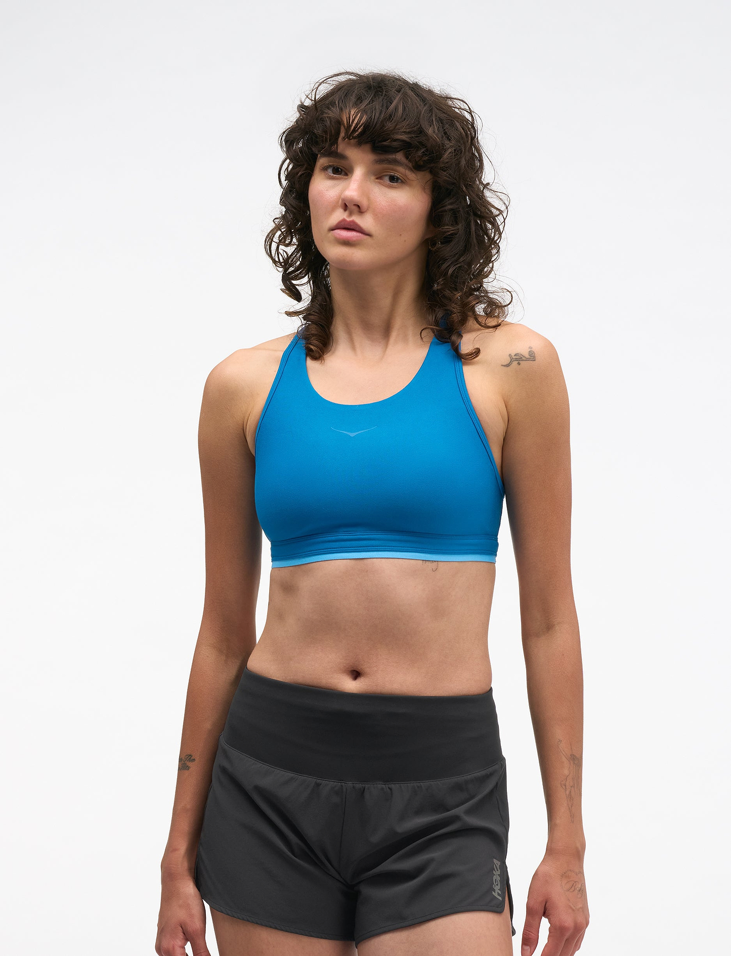 HOKA W HUPANA SPORTS BRA REMOVABLECUP - גוזיית ספורט הוקה לנשים