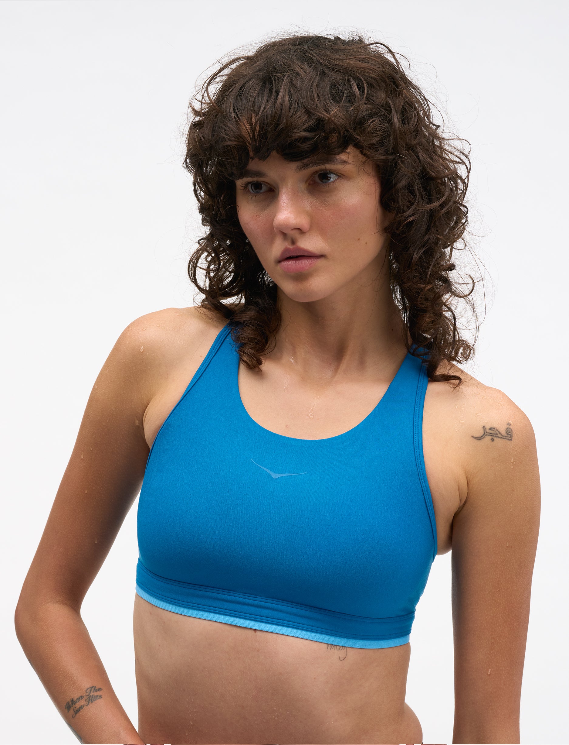 HOKA W HUPANA SPORTS BRA REMOVABLECUP - גוזיית ספורט הוקה לנשים