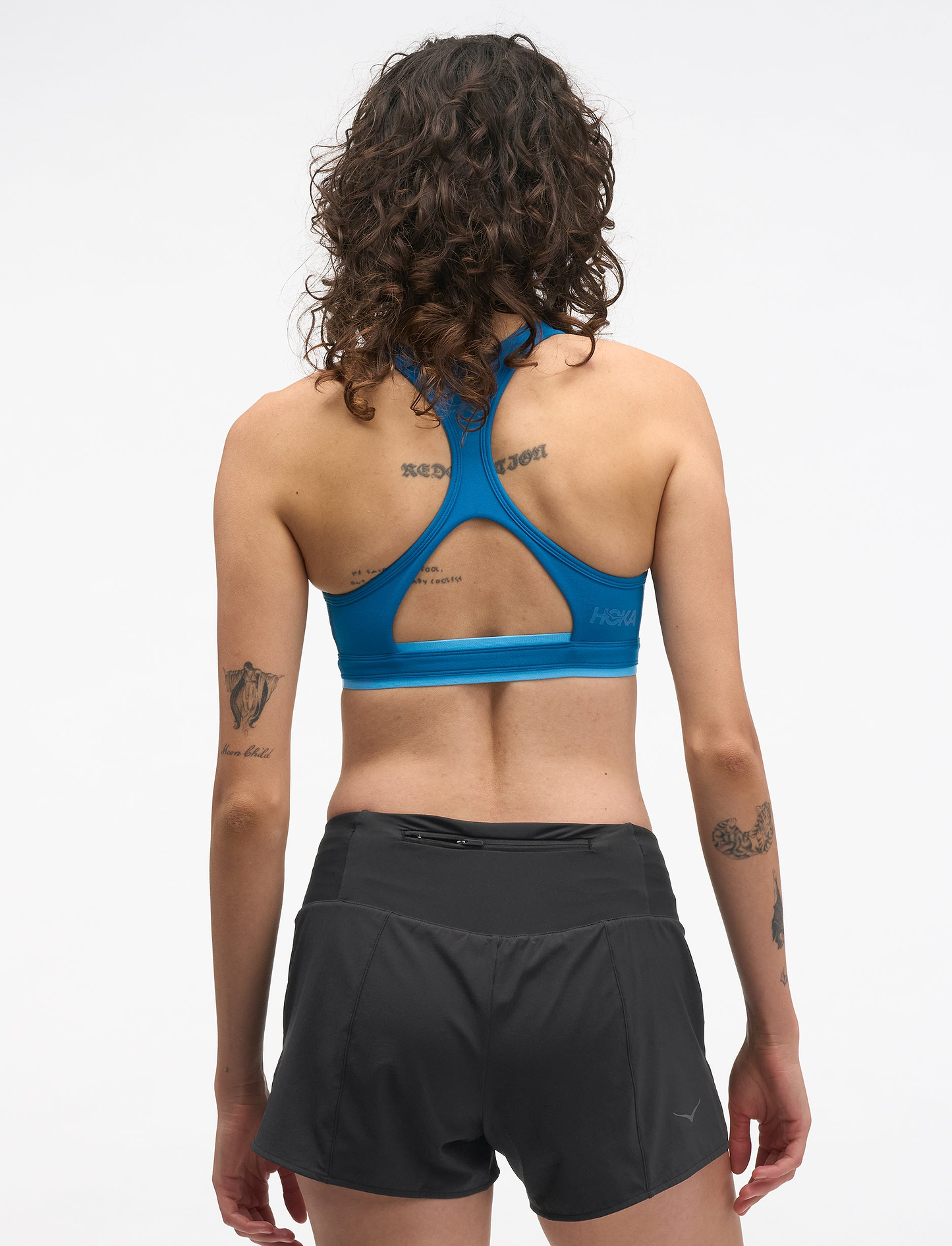 HOKA W HUPANA SPORTS BRA REMOVABLECUP - גוזיית ספורט הוקה לנשים