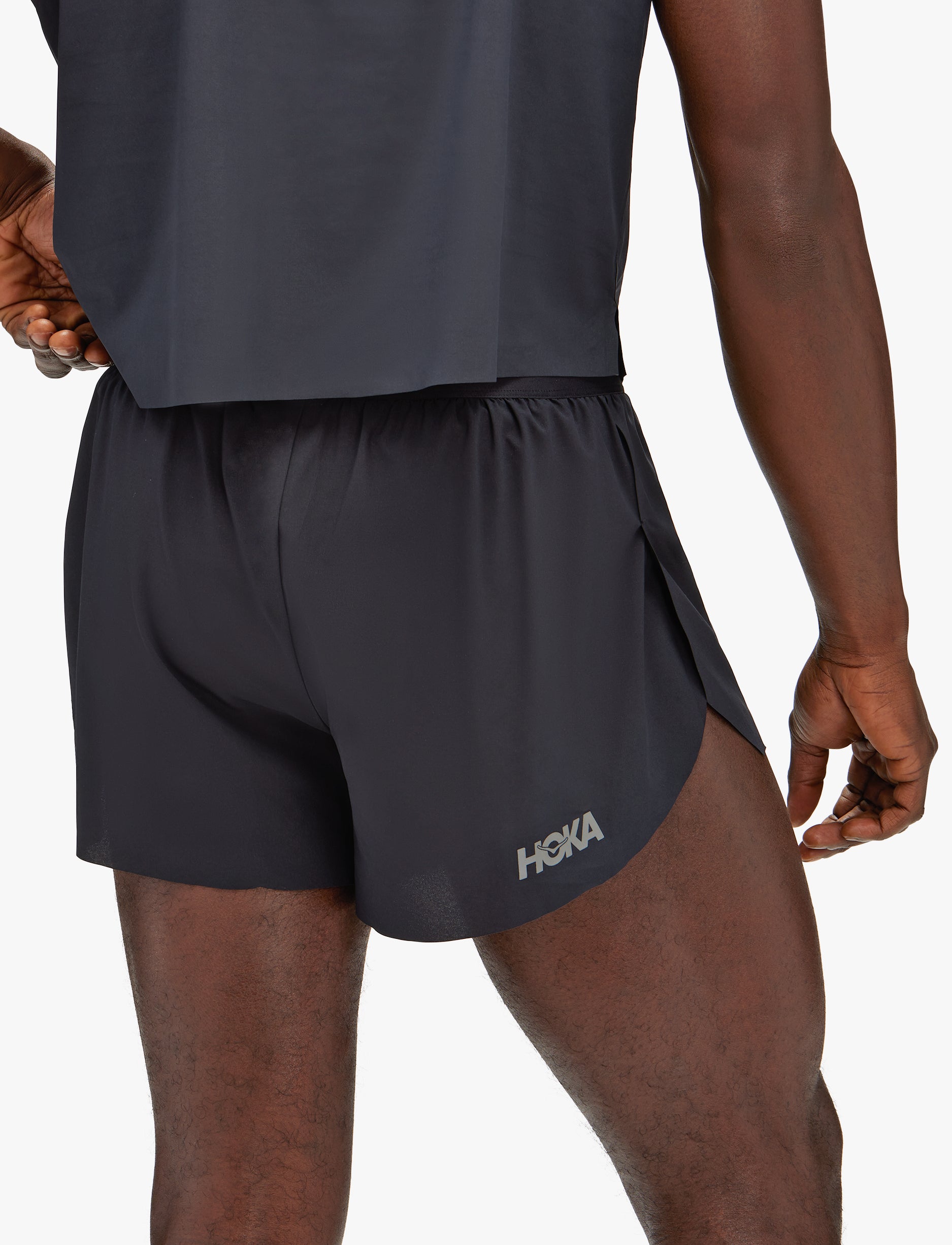 HOKA RACE DAY SPLIT SHORT - מכנסי ריצה תחרות קצרים לגברים בצבע שחור