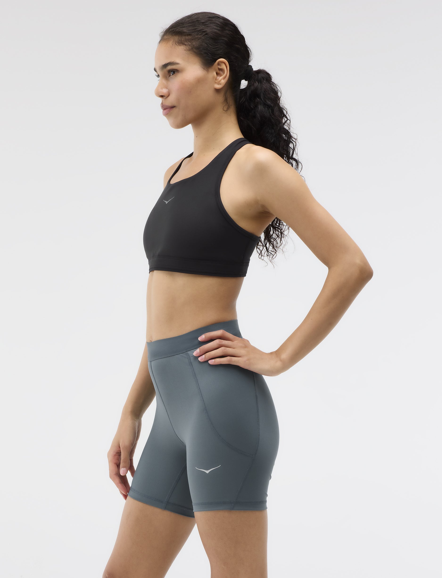 HOKA Novafly 6'' Knit Short  - מכנסי ריצה והליכה לנשים נובה פליי