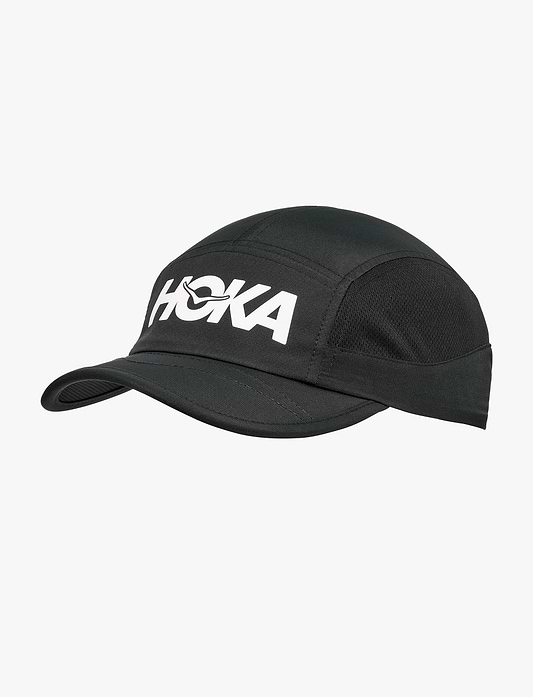 HOKA RUN HAT -  כובע ריצה הוקה בצבע שחור/זהב