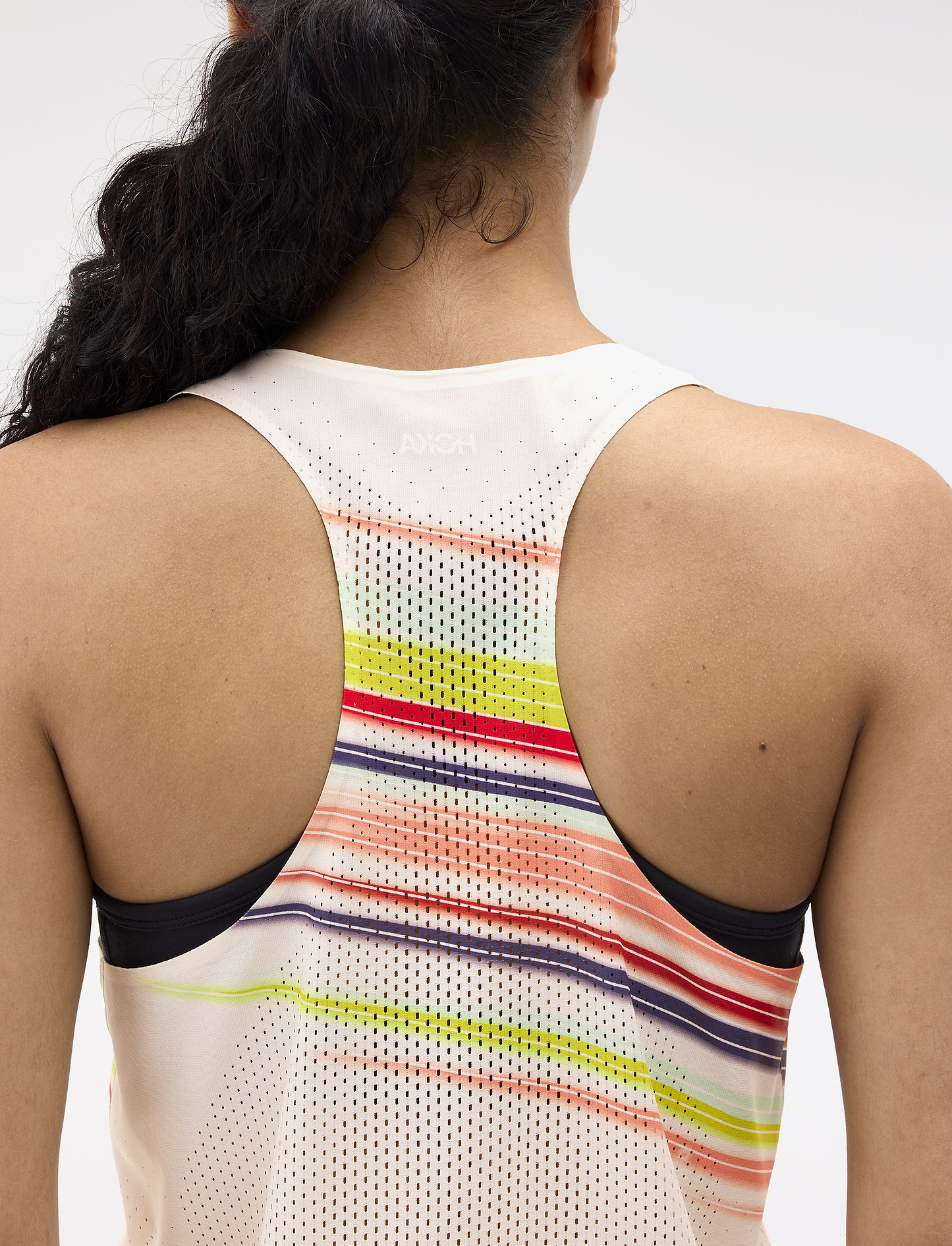 Hoka Race Day Singlet -  גופיית ספורט הוקה לנשים בצבע אלבסטר פלייר