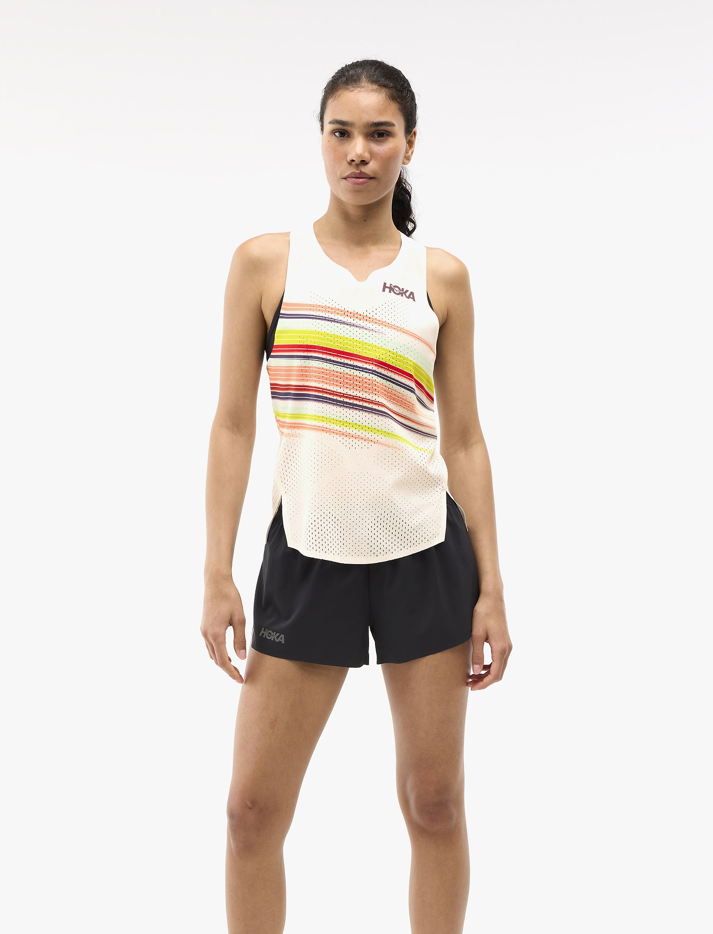 Hoka Race Day Singlet -  גופיית ספורט הוקה לנשים בצבע אלבסטר פלייר