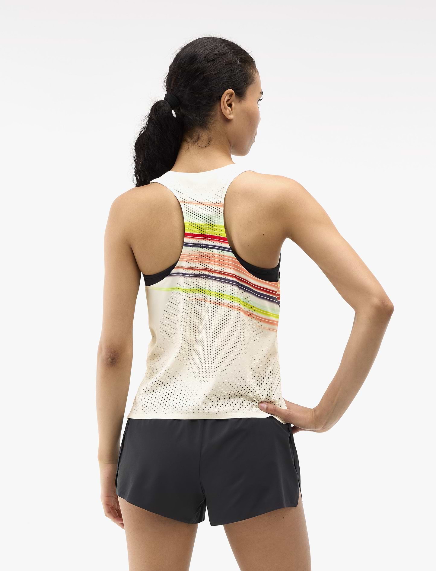 Hoka Race Day Singlet - גופיית ספורט הוקה לנשים בצבע אלבסטר פלייר