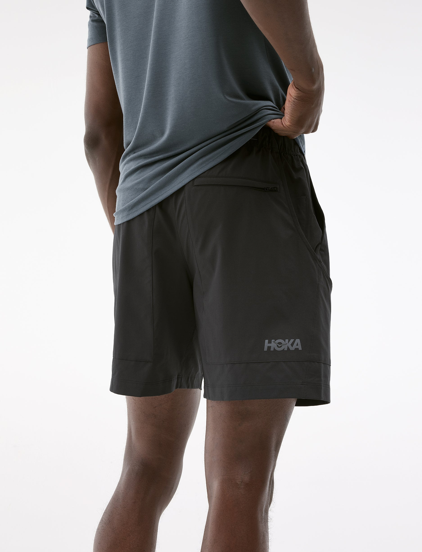 HOKA M WOODLAND HIKE SHORT - מכנסי ספורט קצרים הוקה לגברים בצבע שחור