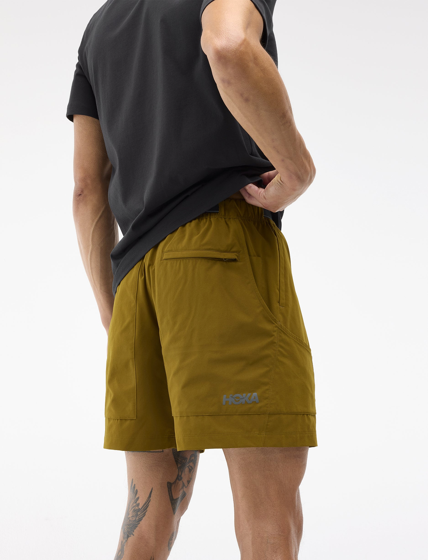 HOKA M WOODLAND HIKE SHORT - מכנסי ספורט קצרים הוקה לגברים בצבע חום קימל