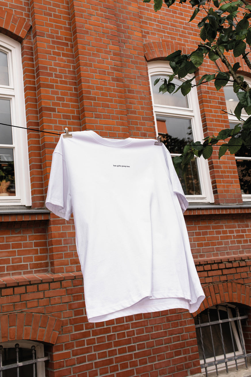 T-Shirt "Hot girls poop too"