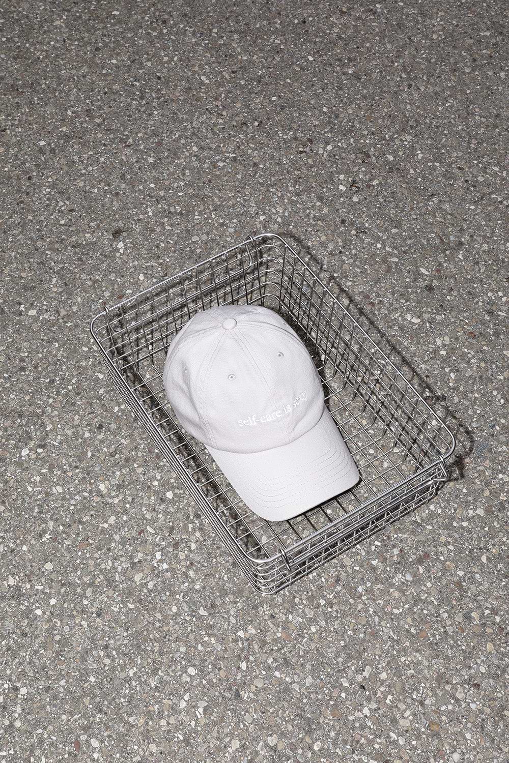 Cap "self-care is sexy" greige