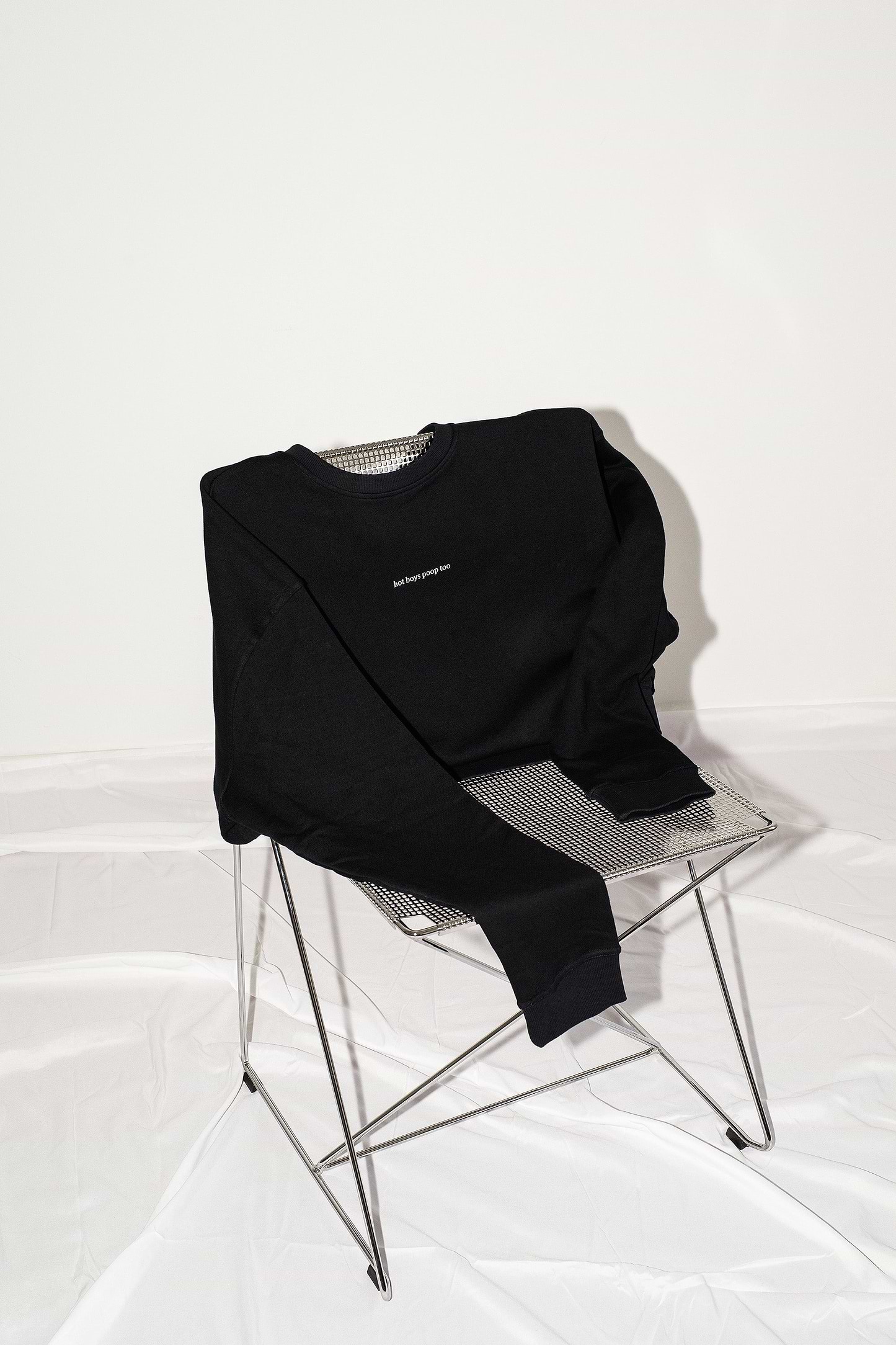 Sweatshirt "Hot boys poop too"