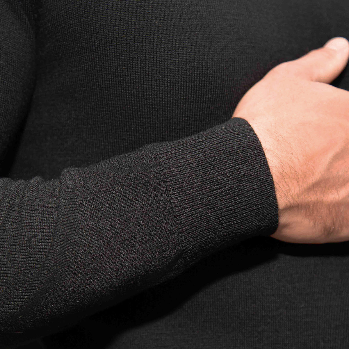 Mid-Weight Wool Turtleneck - Black