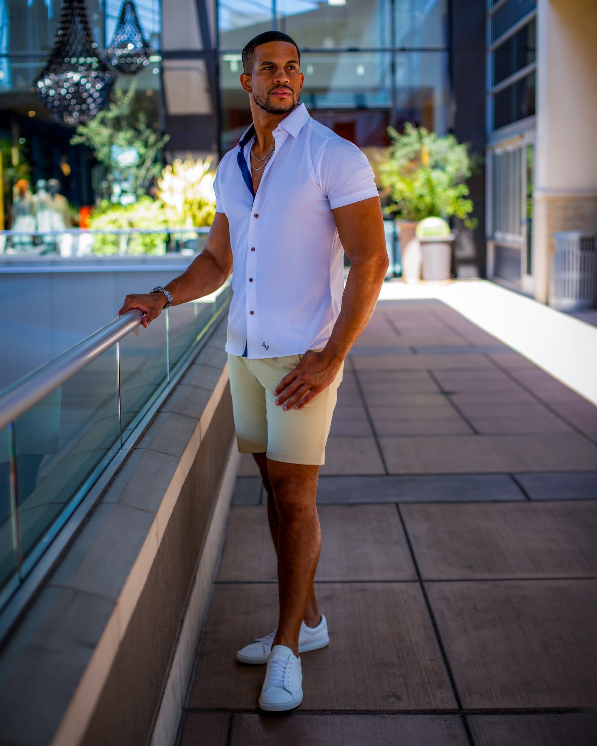 Athletic Fit Shorts - Mid Khaki