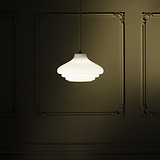 Brookfield hängende Medium-Deckenleuchte aus Opalglas in Bronze, elegant vor dunkler grüner Wand aufgehängt.