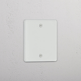 Ästhetische durchsichtige weiße einzelne Grundplatte ohne Schalter oder Steckdose (0x) – dekoratives Wohndetail