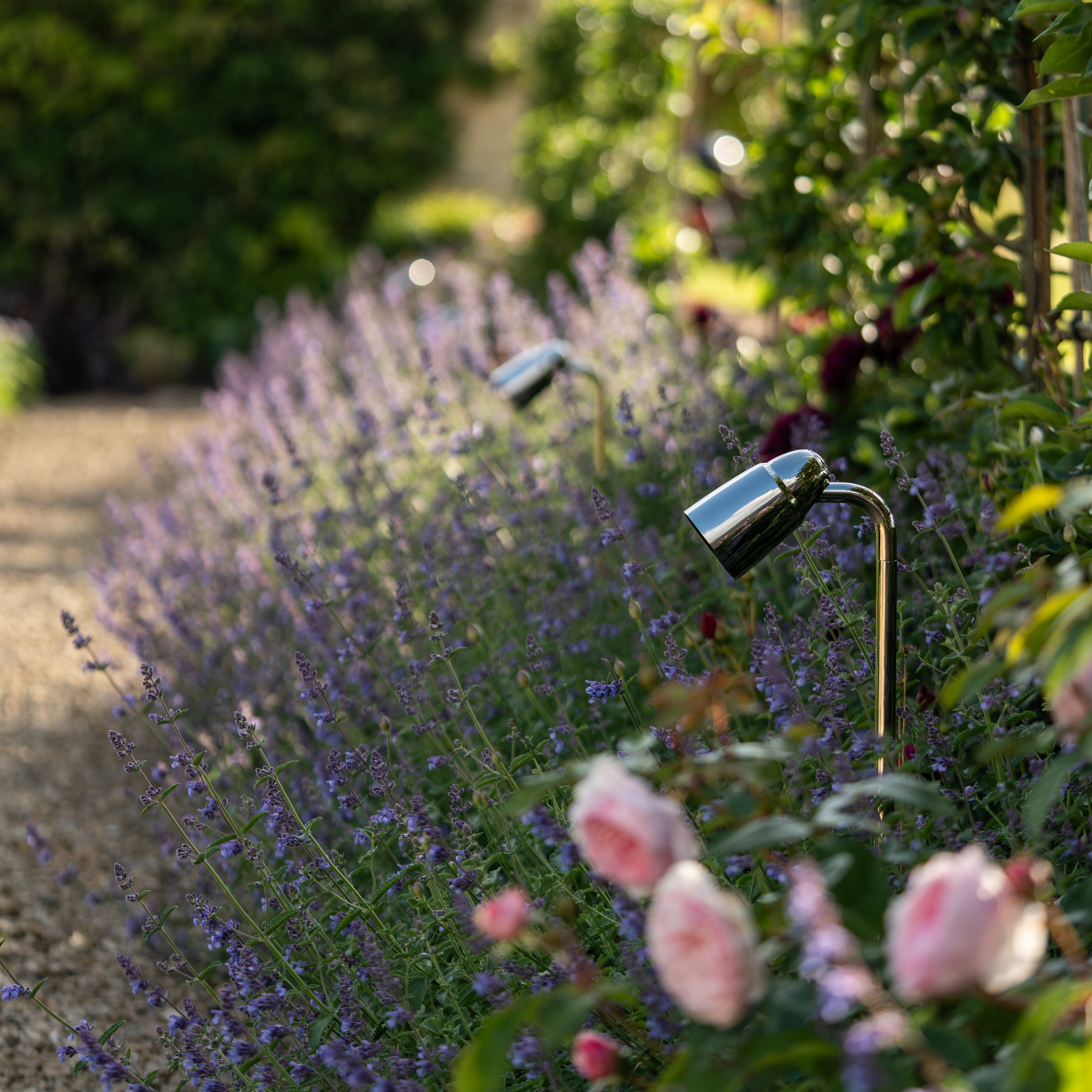 Hoe je met verlichting een zone in je tuin kunt creëren