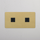 Hoogwaardige dubbele USB module in Antiek Messing Zwarte Uitstraling op Witte Achtergrond