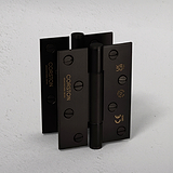 Paar Hazel Messing Deurscharnieren (2x) FR60 - Brons op een getextureerd wit oppervlak.