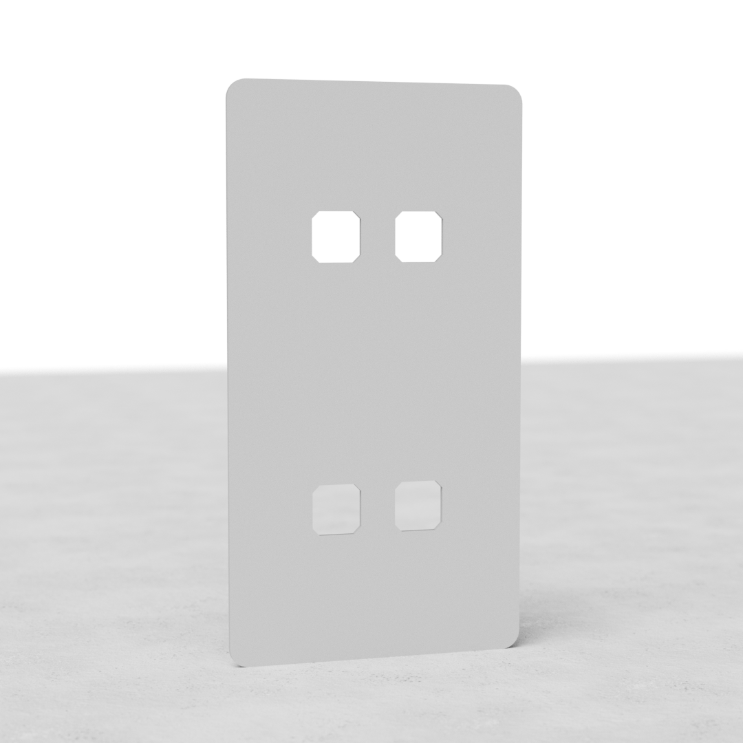 Beschilderbare dubbele verticale afdekplaat voor 4x tuimelschakelaar, EU-stijl, wit met vierkante uitgaven.