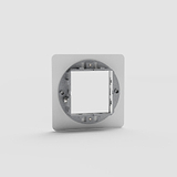 Elegante enkele 45mm schakelplaat in doorzichtig zwart voor minimalistische verlichting - op witte achtergrond