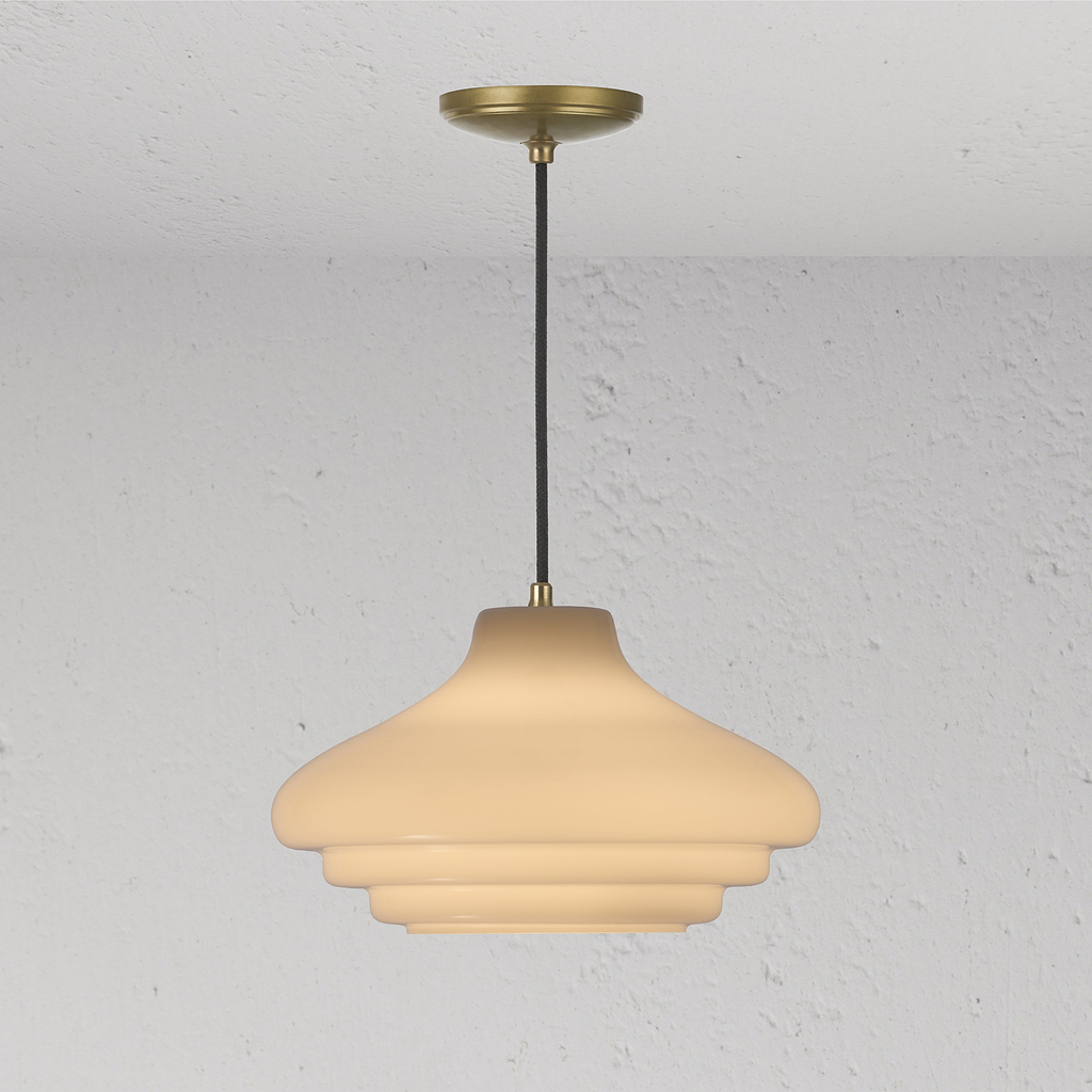 Brookfield Medium Hanglamp Opaalglas in antieke messing afwerking, vintage-stijl hanglamp met opaalglazen kap.