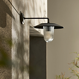 Kensington Wandlamp Geribbeld Glas - Brons, medium wandlamp met geribbeld glas gemonteerd op beige muur.