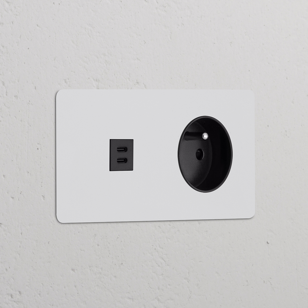 Zwarte dubbele stopcontacten met USB-C 30W voedingsmodule en rond Belgisch Type E stopcontact, beschilderbaar.