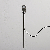 Cambridge Grond Spotlight 24V Ã¢â‚¬â€œ Brons, ronde buitenspot met bronzen afwerking en zwarte kabel.