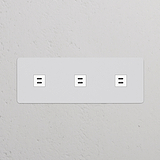 Drievoudige afdekplaat met 3x USB-C 30W voedingsmodules in beschilderbaar wit voor opladen.