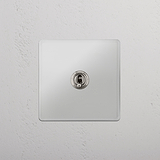 Efficiënte enkele tuimelschakelaar in doorzichtig Gepolijst Nikkel - betrouwbaar accessoire voor verlichtingsbediening op witte achtergrond