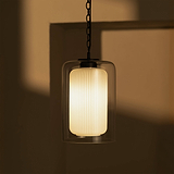 Windsor Medium Hanglamp Opaalglas - Brons met geribbelde opaal glazen kap voor binnenverlichting.