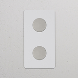 Dimmer duoset met verticale afdekplaat in overschilderbare gepolijste nikkel afwerking voor bediening met twee schakelaars.